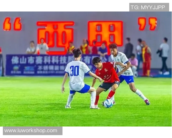 足球场上如行云流水般过人的球星是谁 他凭借一招抹油成就精彩瞬间